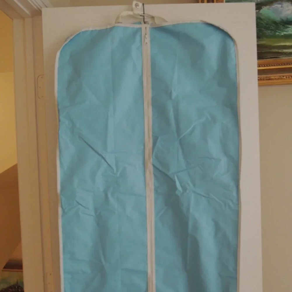 Garment Bag Virginia Slims Ultra Lights Sky Blue Zipper Front Folds to Carry On